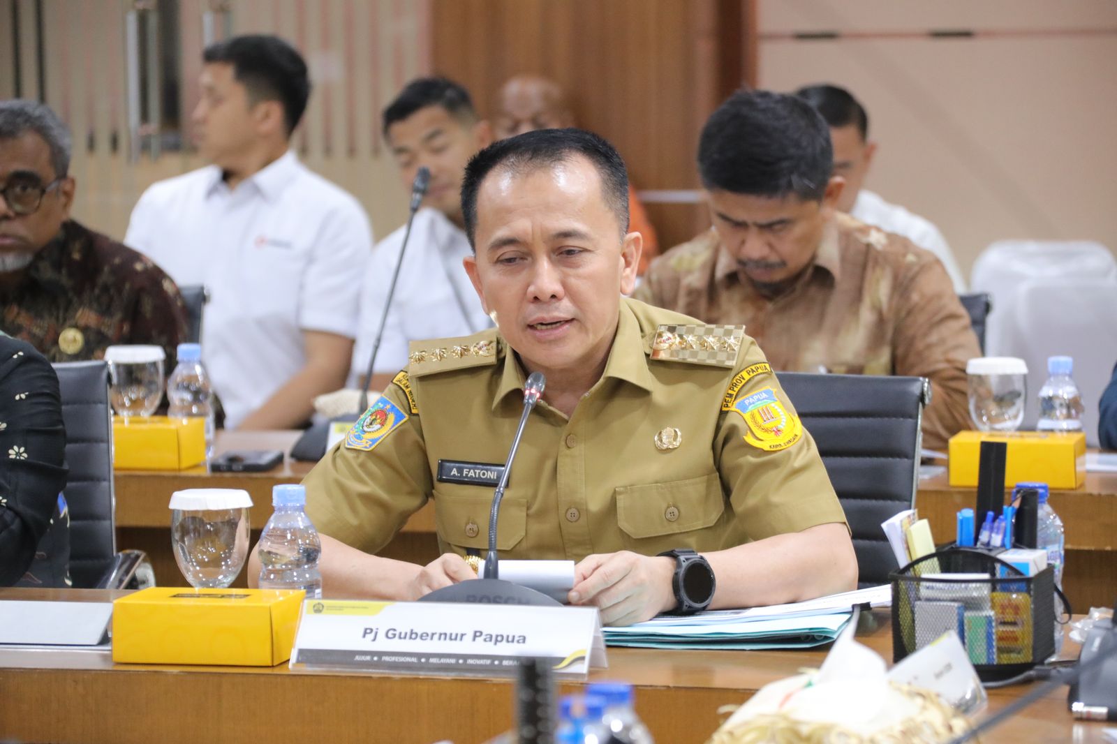 PJ .GUBERNUR PAPUA Dr.Drs..A.Fatoni M.Si MENGIKUTI RAPAT PEMBAHASAN PENGALIHAN SAHAM PT FREEPORT 10%